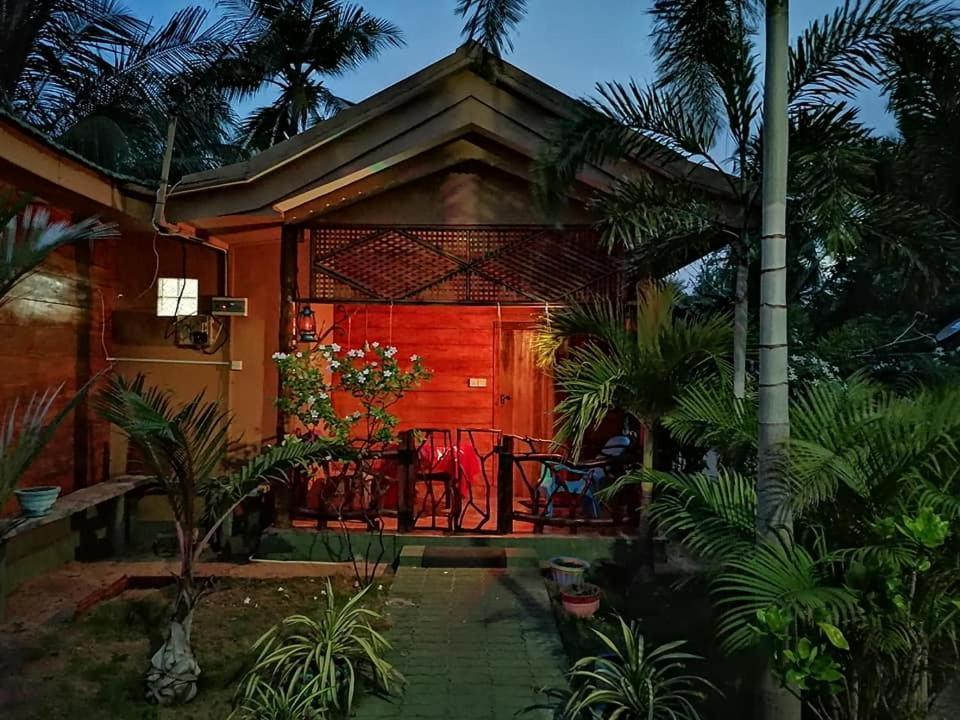Sea View Resort Kallady Extérieur photo